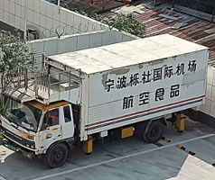 公司售服對機場中央廚房系統(tǒng)冷卻用冷水機進行回訪，發(fā)現(xiàn)風(fēng)險，解決問題